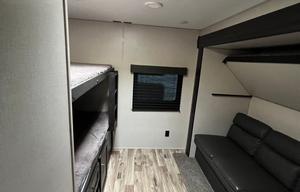 2021 - 33' Sport Trek Fancy Pants