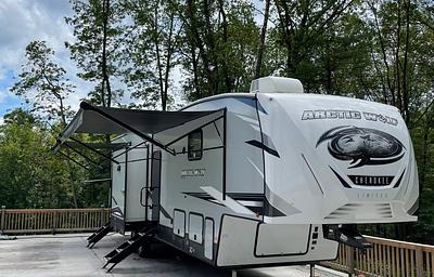2021 ForestRiver RV Cherokee Arctic Wolf Suite3770