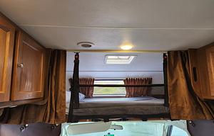 Clean & Comfy 2016 Coachmen Leprechaun 26DS