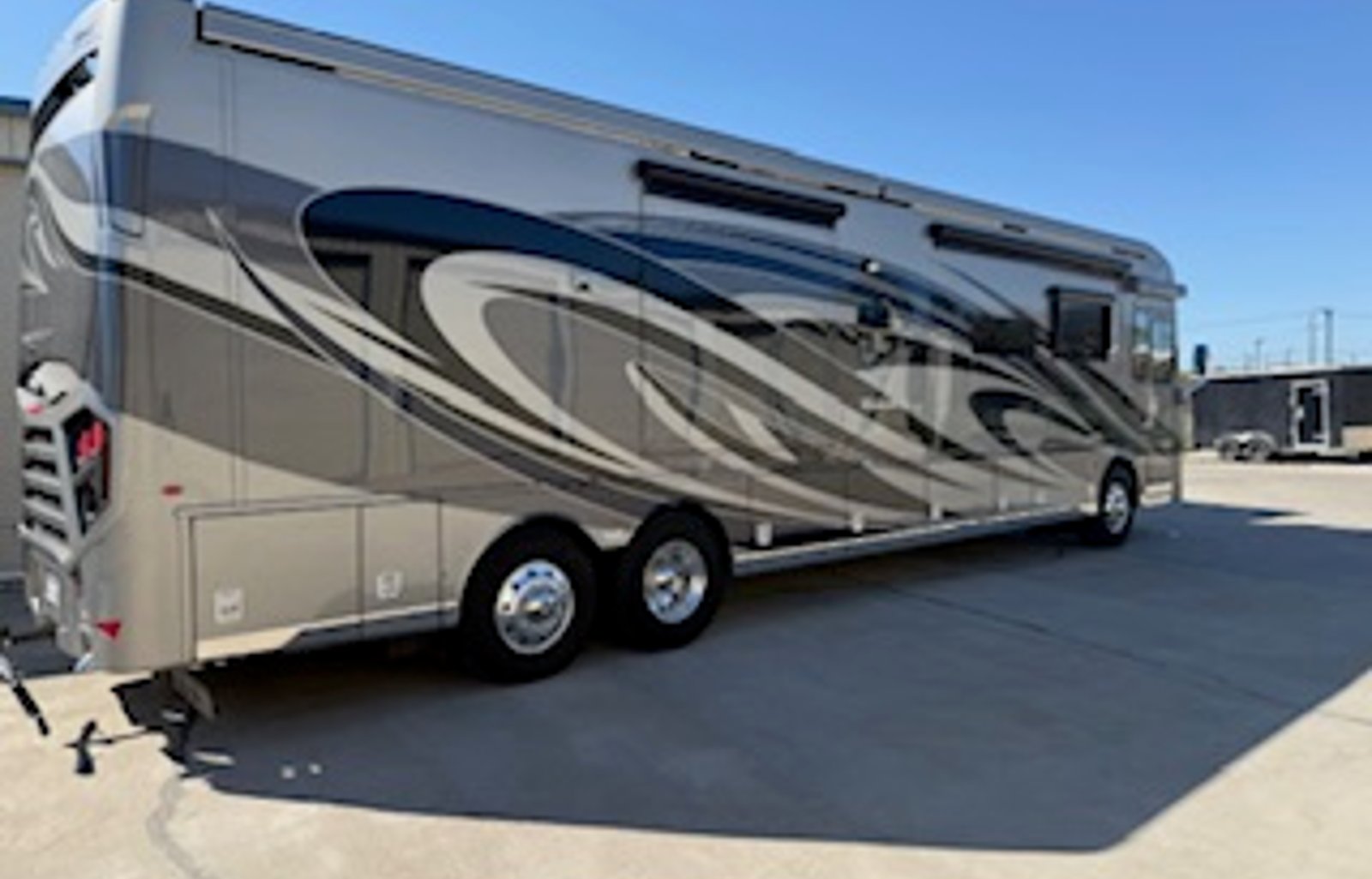 Ethel - Luxury RV for Delivery Only