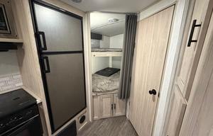 2022 Shadow Cruiser 240BHS RV rental photo 15