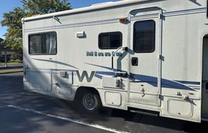 Newly Renovated RV - Minnie - Adventure Machine