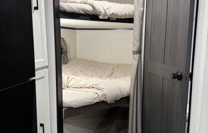2025 Venture Stratus | Bunkhouse | Easy Set-up