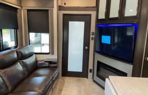 2020 Momentum M-Class 351M RV rental photo 2