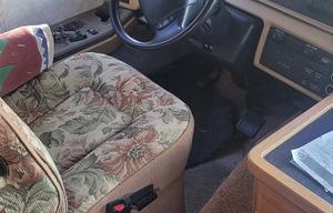 2000 Fleetwood RV Bounder 28T RV rental photo 12