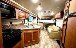 Get Out of Town 2018 Winnebago Sunstar 31BE