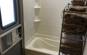 3 BEDS SPACIOUS AND COMFY DISCOUNT M2M AVAILABLE