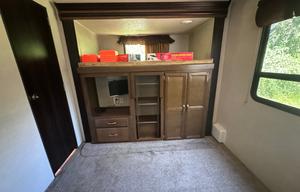 2017 Forest River RV Salem Villa Series 402QBQ Classic RV rental photo 9