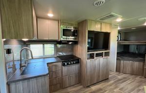 2021 Minnie Winnie with Full Size Bunks!