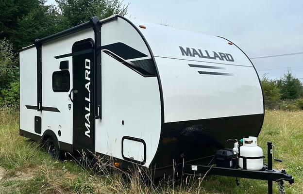 Cozy 20ft Sunny California Travel Trailer