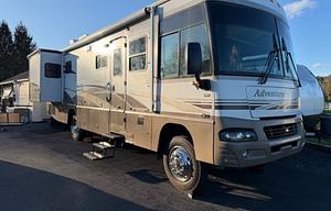 2004 Winnebago Adventurer 33C