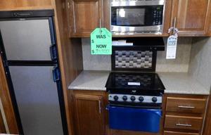 Luxury Lacrosse Camper RV Rental 35'