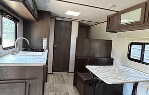 2021 Coleman RV Camper Trailer MODERN sleeps 4-5