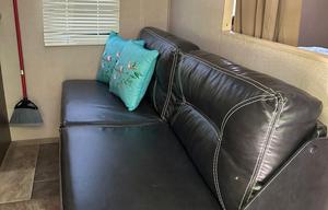 2016 Dutchmen RV Coleman Lantern LT Series 17BH RV rental photo 10