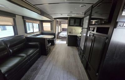 2018 Imagine 2800BH RV rental photo 3