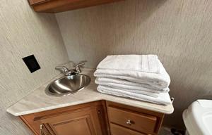 KOURTNEY 2019 NeXus RV Phantom 25P