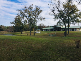 Lucky Bucks Lodge & Motel