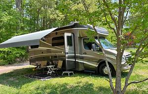 Luxury & Efficiency: Dynamax Isata 3 (Diesel)