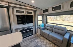 2021 Sprinter Limited 3570LFT RV rental photo 3