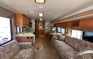 2005 Winnebago Journey 36M