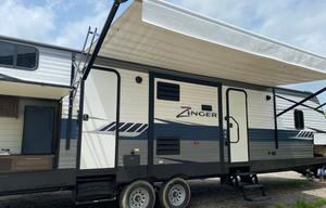 Haven on wheels! 2018 Crossroads Zinger Sleeps 10+