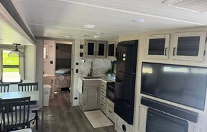 Beautiful camper very roomy