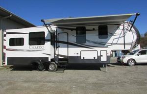 ***Get your Glamping on in this  Luxury 2015 Crossroads Cameo ***