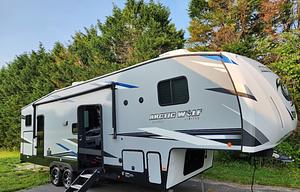 2022 Forest River Cherokee Arctic Wolf 321BH