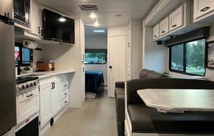 East to West Entrada 2600DS- Class C / Sleeps 6