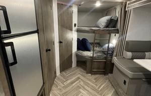 Sleeps 10! 2022 Forest River.