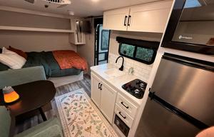 Brand New & Easy Tow Trailer - Dogs Welcome!