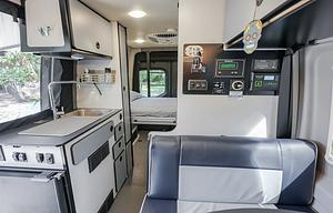 Revel All wheel Drive van Winnebago Mercedes-Benz