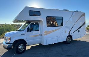 2019 Thor Motor Coach. Impeccable inside and out!