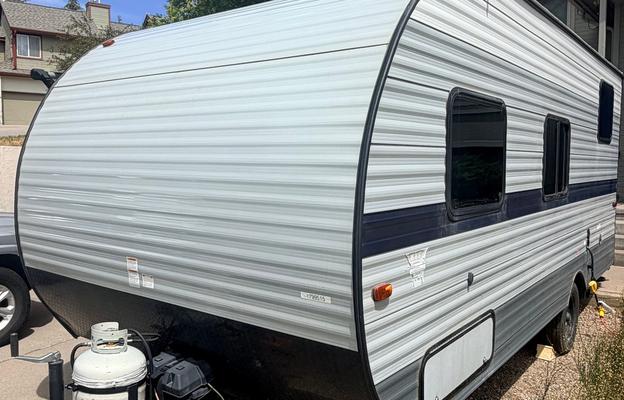 Cozy Family Bunkhouse Camper - Sleeps 5