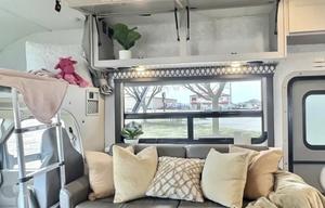 2023 Quantum LF31 Bunkhouse, Dual AC's+Solar (AZ)