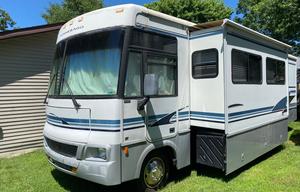 2005 Winnebago Brave 32 RV rental photo 11