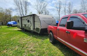 2017 Forest River RV Cherokee Grey Wolf 27RR RV rental photo 6