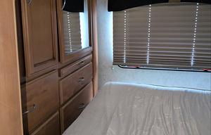 2011 Fleetwood RV Storm 32BH RV rental photo 12