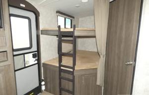 Highland Ridge Open Range Ultra Lite 31ft Sleeps 8