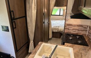 2020 27 ft Cozy Cruiser