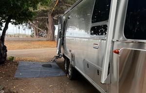 27 foot international - Power awning, Rear Hatch!