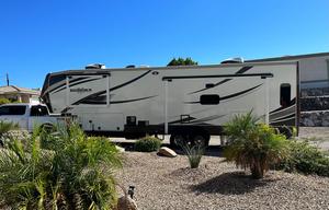 Clean and Comfortable 39’ Heartland Bighorn 3575EL