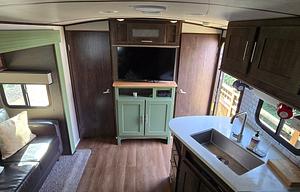 Family Trailer 2019 Radiance w/ Private Bunkhouse