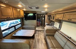 "Olive" 2018 Thor Four Winds 31Y Family fun