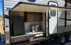 2021 Jay Flight SLX 8 324BDS RV rental photo 4