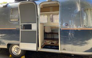 Airstream in 2 colors! Stand out!