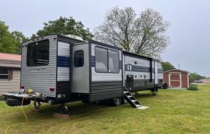 2021 Cherokee 306MM RV rental photo 3