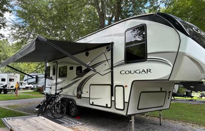 White Squirrel 5th Wheel