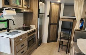 2021 Forest River RV Surveyor Legend 19BHLE RV rental photo 5