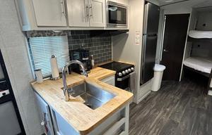 The Hitch Hiker, 32 ft. bunkhouse, 30 amp sleeps 8